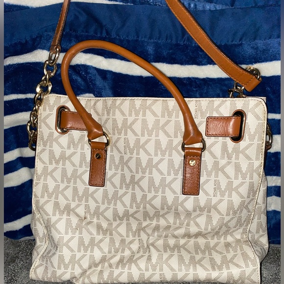 Michael Kors Hamilton Lg. Lock & Key Tote in Vanilla - Picture 2 of 8